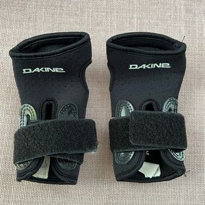 Dakine wrist guards black
